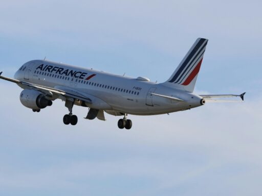 Airbus, aircraft deliveries, A320 quality issues, 2025 delivery target, aviation production,