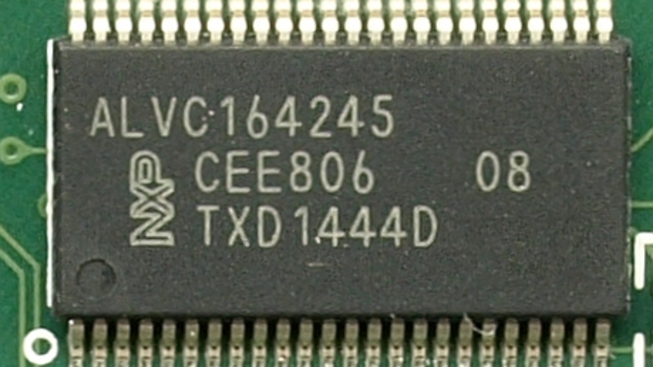 NXP 74ALVC164245