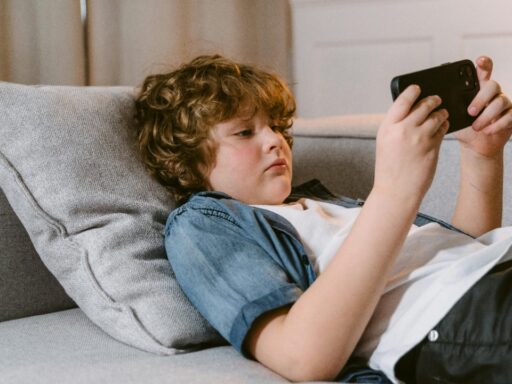 Russian Authorities Block Roblox for Content Violations