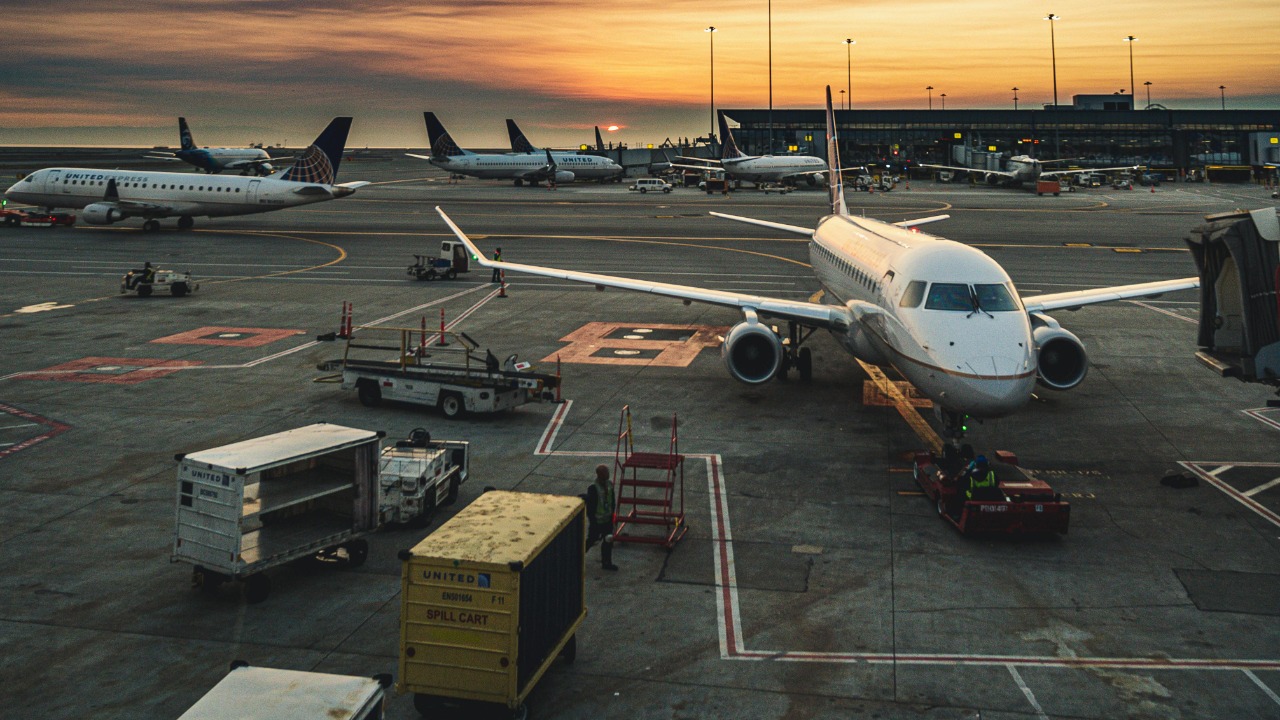 Lithuanian Airports Suffer Over €750,000 in Losses Due to Belarus Balloon Incursions