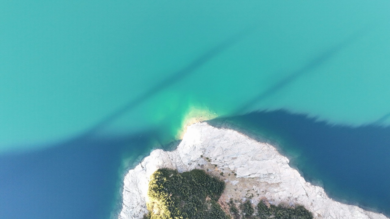 Green Ice Forms on Lake