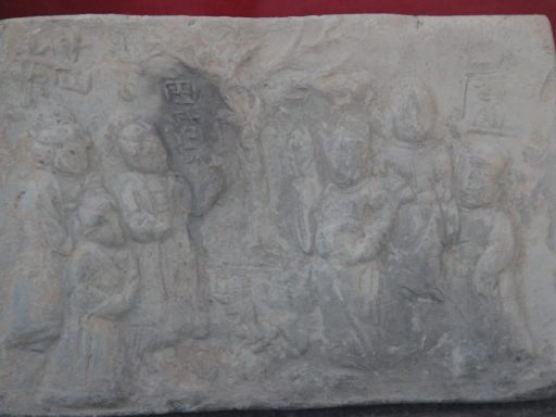 Tomb Astonishes Archaeologists