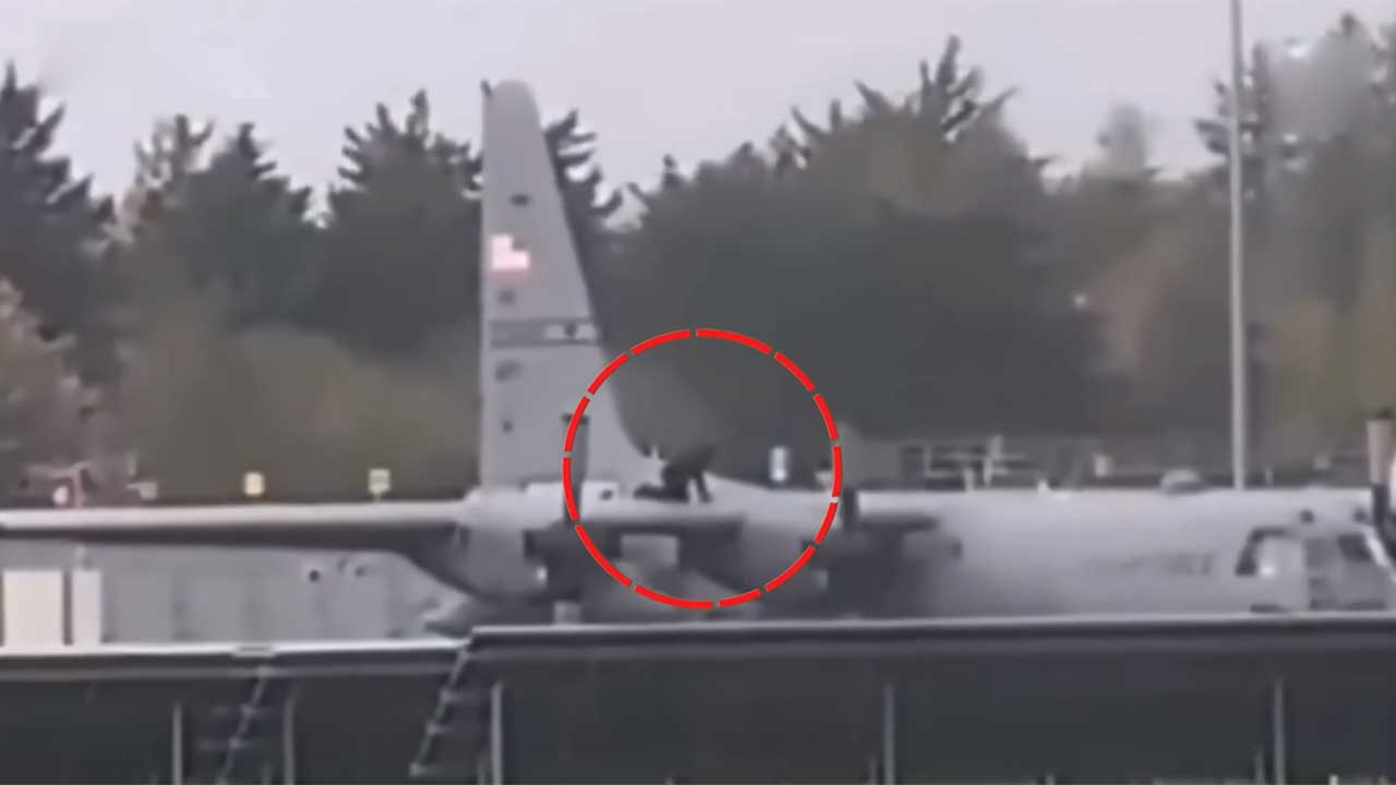 Damaged USAF KC-135 lands