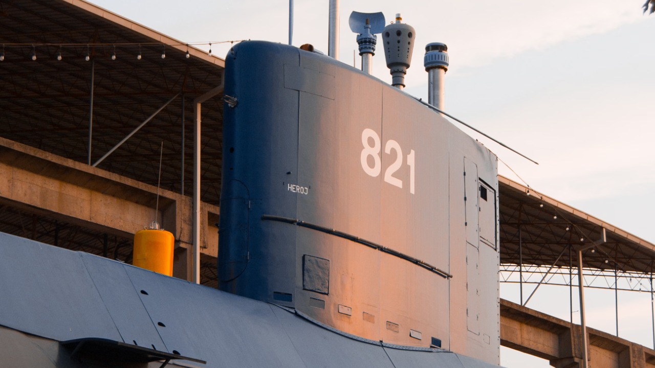 Submarine
