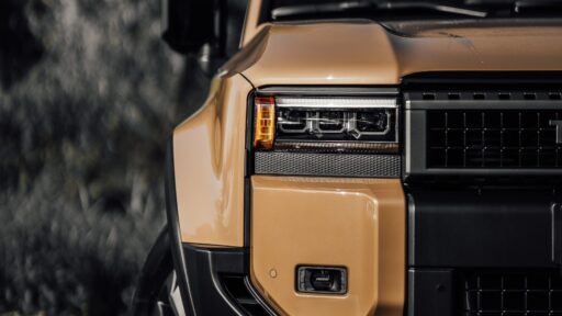R2 SUV