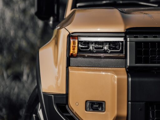 R2 SUV