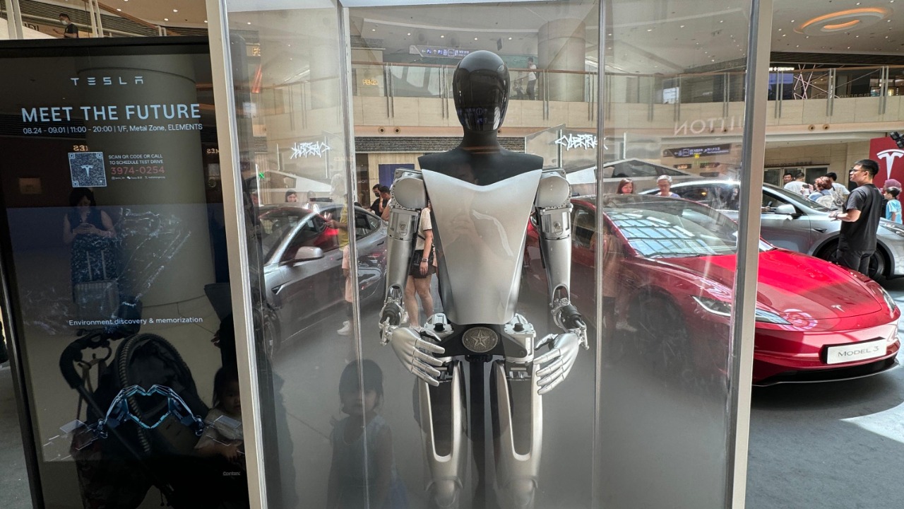 Tesla’s Optimus robot